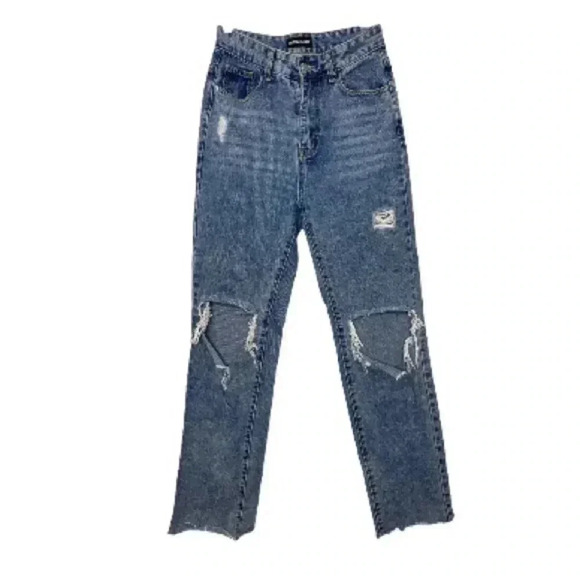 PRETTYLITTLETHING Distressed Blue Wash Ripped Mom Straight Jeans - Picture 1 of 8